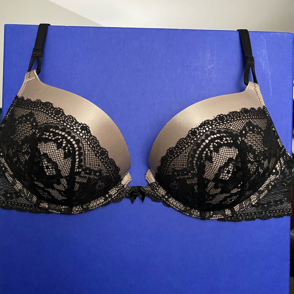 Bombshell Add-2-cups Strap cross in the back options available Push-Up Bra